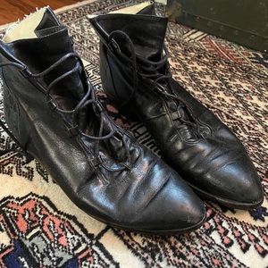 Vintage Italian black leather witchy ankle boot 🖤